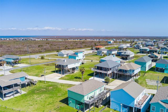 971 Driftwood Drive, Crystal Beach, TX 77650
