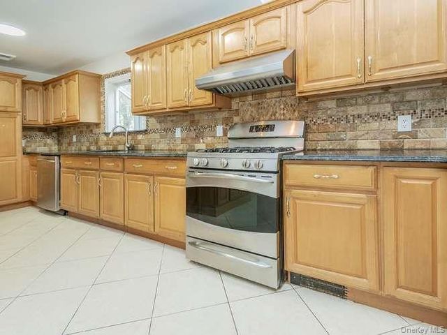 53A Grove Street, Glenwood Landing, NY 11547