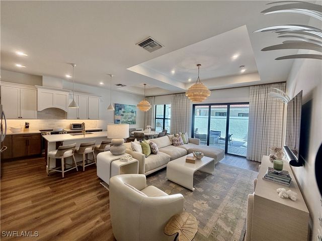 7930 Cordoba PL, Naples, FL 34113