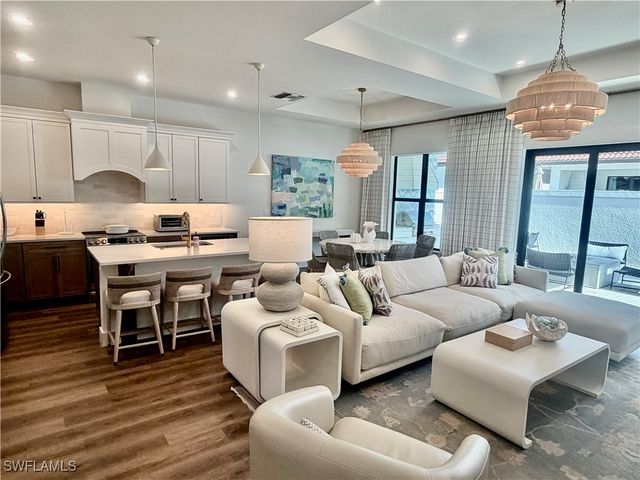 7930 Cordoba PL, Naples, FL 34113