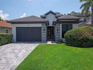 2847 Coco Lakes DR, Naples, FL 34105