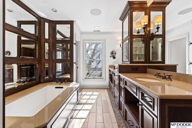 206 Fairacres Road, Omaha, NE 68132