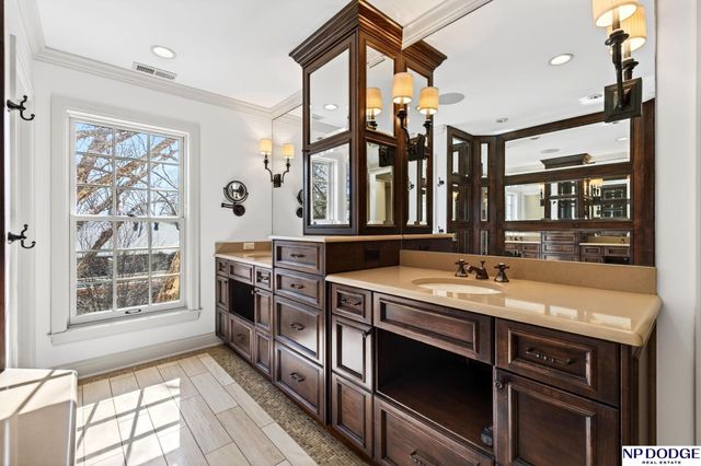 206 Fairacres Road, Omaha, NE 68132