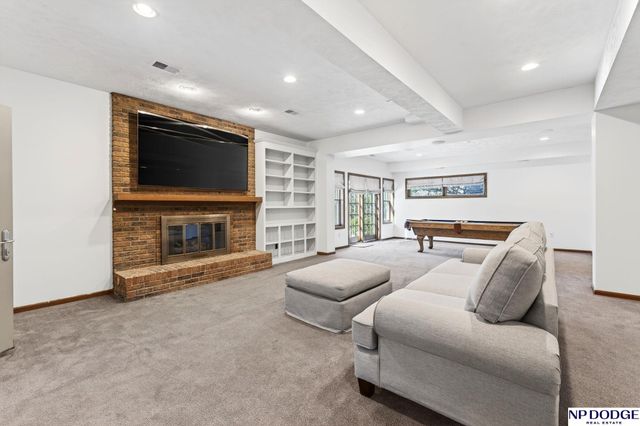 206 Fairacres Road, Omaha, NE 68132