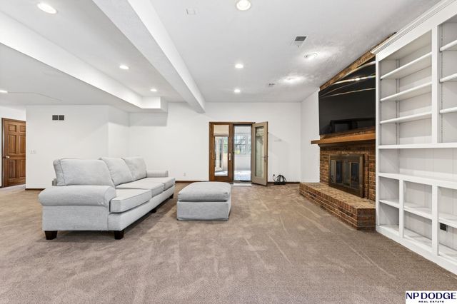 206 Fairacres Road, Omaha, NE 68132