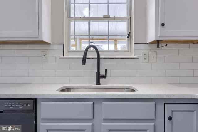 185 CHARLES CIR, York, PA 17406