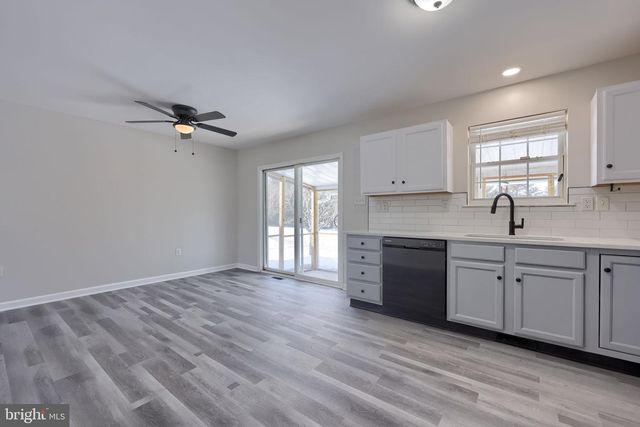 185 CHARLES CIR, York, PA 17406