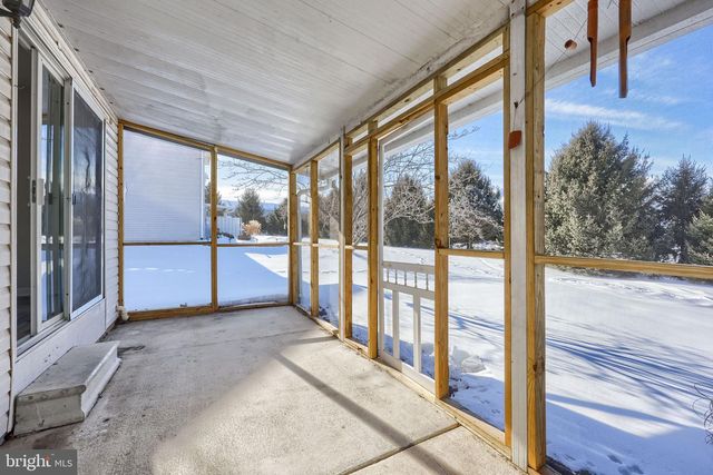 185 CHARLES CIR, York, PA 17406