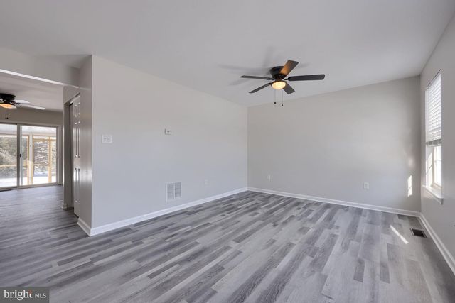 185 CHARLES CIR, York, PA 17406