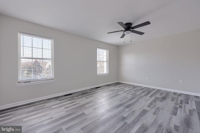 185 CHARLES CIR, York, PA 17406