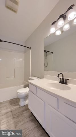 185 CHARLES CIR, York, PA 17406