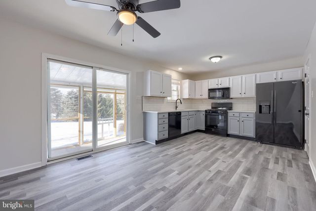 185 CHARLES CIR, York, PA 17406