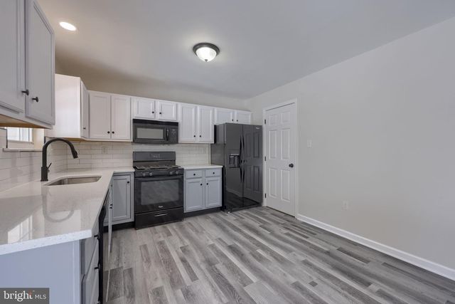 185 CHARLES CIR, York, PA 17406