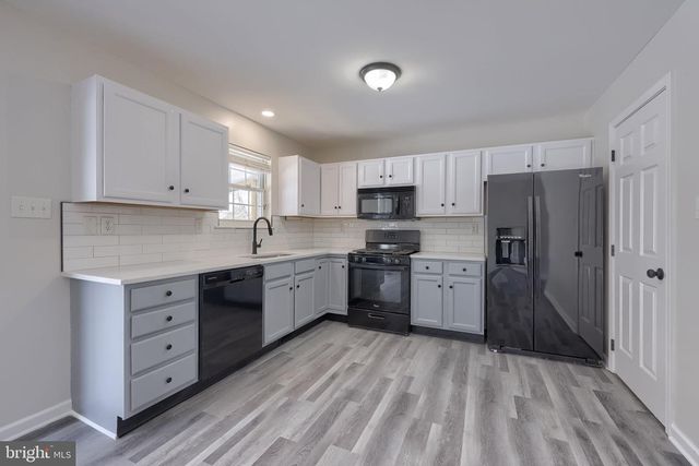 185 CHARLES CIR, York, PA 17406