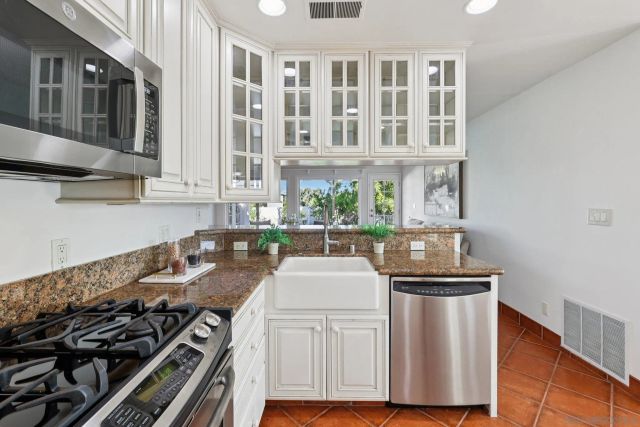 1590 Chatsworth Blvd, San Diego, CA 92107