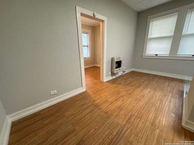 407 E Locust St Apt 5, San Antonio, TX 78212