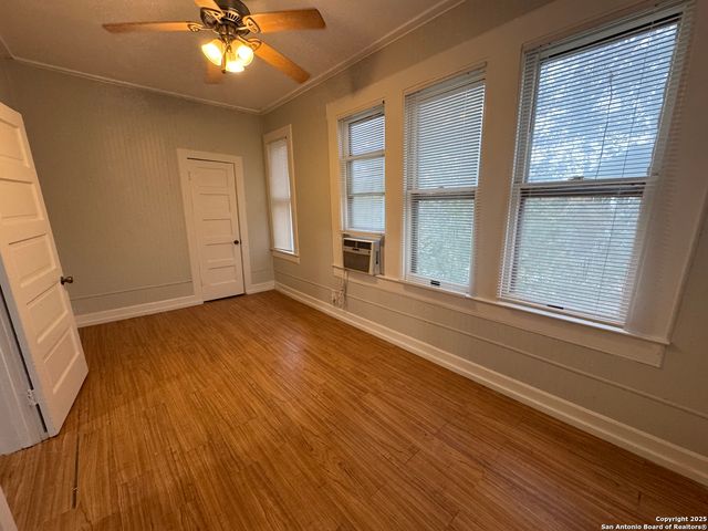 407 E Locust St Apt 5, San Antonio, TX 78212