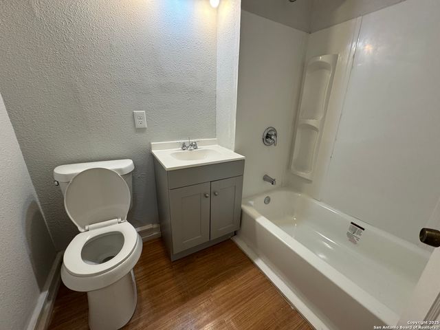407 E Locust St Apt 5, San Antonio, TX 78212