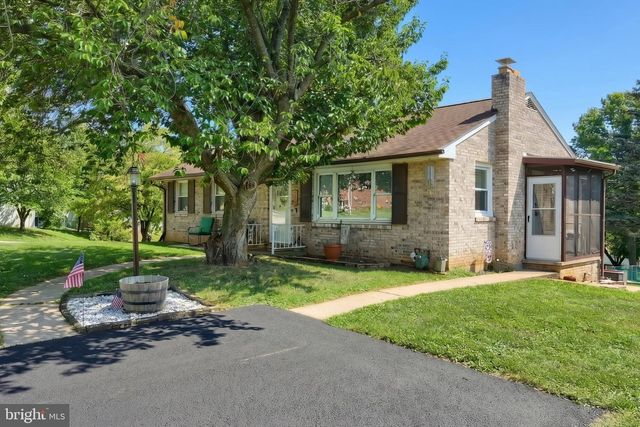 132 E KING ST, Dallastown, PA 17313