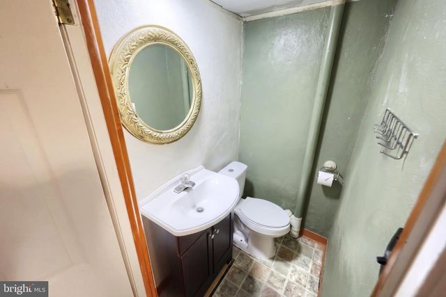 132 E KING ST, Dallastown, PA 17313