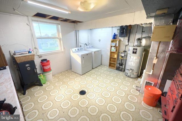 132 E KING ST, Dallastown, PA 17313