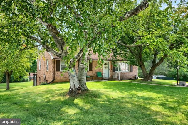 132 E KING ST, Dallastown, PA 17313