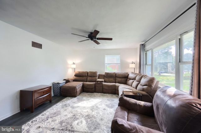 132 E KING ST, Dallastown, PA 17313