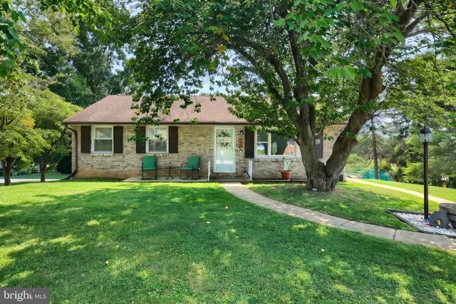 132 E KING ST, Dallastown, PA 17313