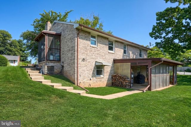 132 E KING ST, Dallastown, PA 17313