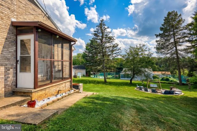 132 E KING ST, Dallastown, PA 17313