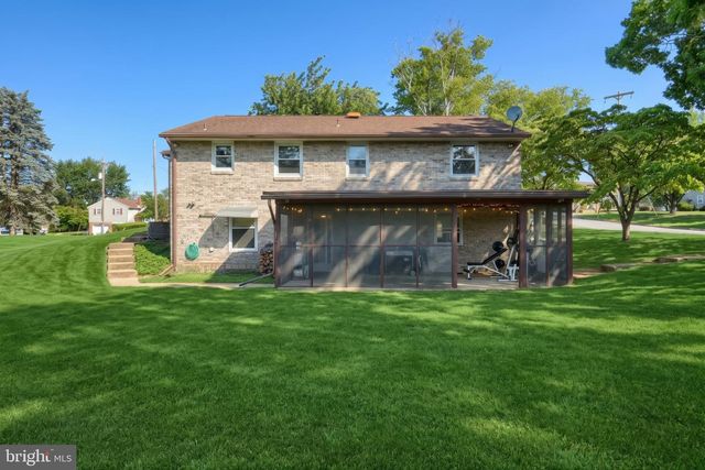 132 E KING ST, Dallastown, PA 17313