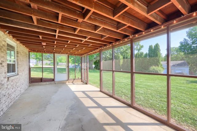 132 E KING ST, Dallastown, PA 17313