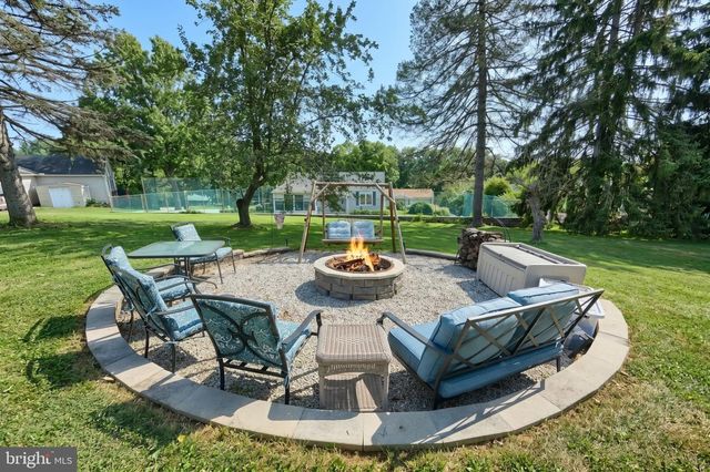 132 E KING ST, Dallastown, PA 17313