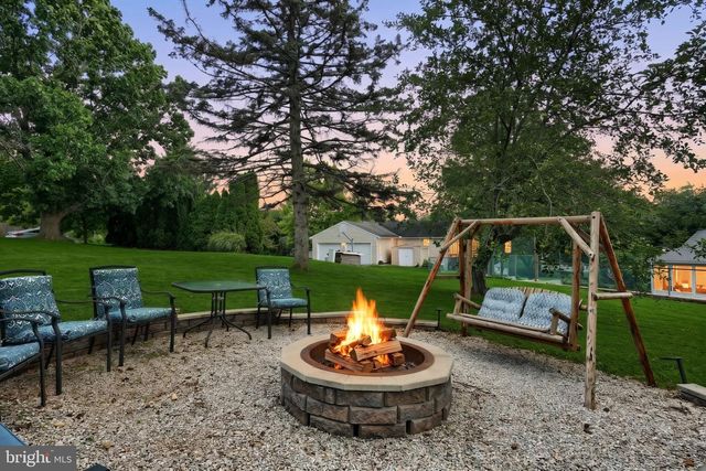 132 E KING ST, Dallastown, PA 17313