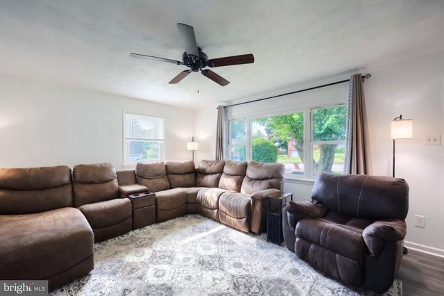 132 E KING ST, Dallastown, PA 17313