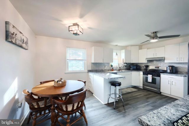 132 E KING ST, Dallastown, PA 17313
