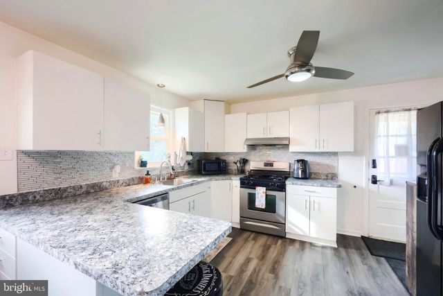 132 E KING ST, Dallastown, PA 17313