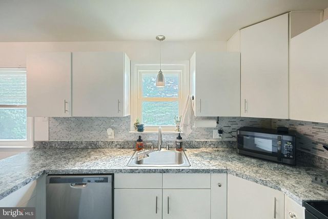 132 E KING ST, Dallastown, PA 17313