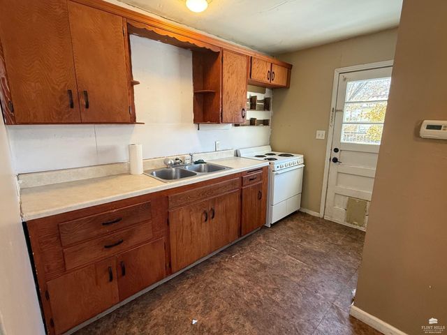 2129 Blaker Drive, Manhattan, KS 66502