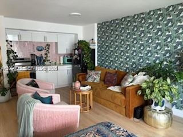 345 Ocean Drive 718, Miami Beach, FL 33139