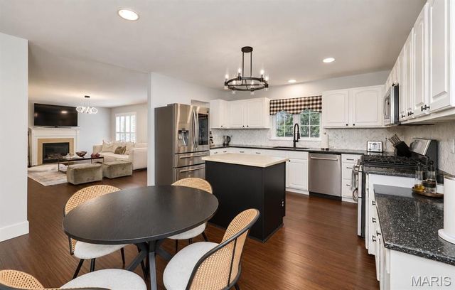 15207 Cambridge Terrace Court, Chesterfield, MO 63017