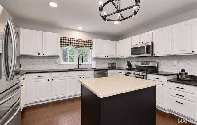 15207 Cambridge Terrace Court, Chesterfield, MO 63017