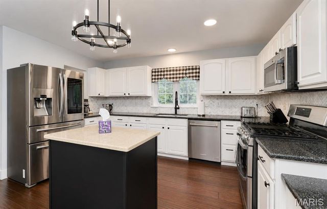 15207 Cambridge Terrace Court, Chesterfield, MO 63017