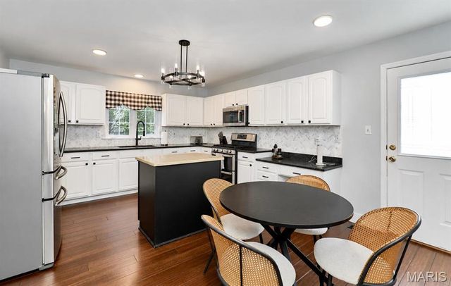 15207 Cambridge Terrace Court, Chesterfield, MO 63017