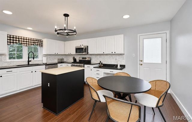 15207 Cambridge Terrace Court, Chesterfield, MO 63017