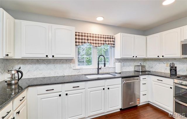 15207 Cambridge Terrace Court, Chesterfield, MO 63017