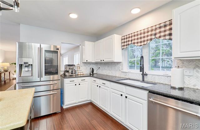 15207 Cambridge Terrace Court, Chesterfield, MO 63017