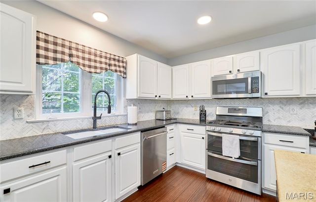 15207 Cambridge Terrace Court, Chesterfield, MO 63017