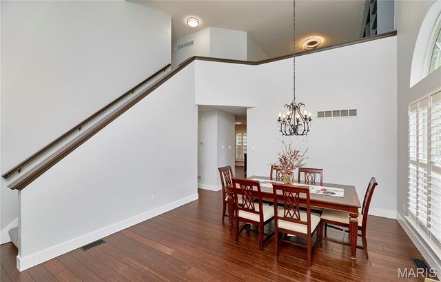 15207 Cambridge Terrace Court, Chesterfield, MO 63017
