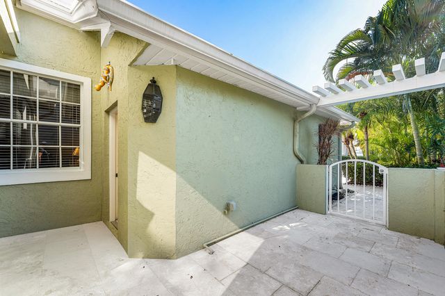 111 N North Lakeshore Drive, Hypoluxo, FL 33462